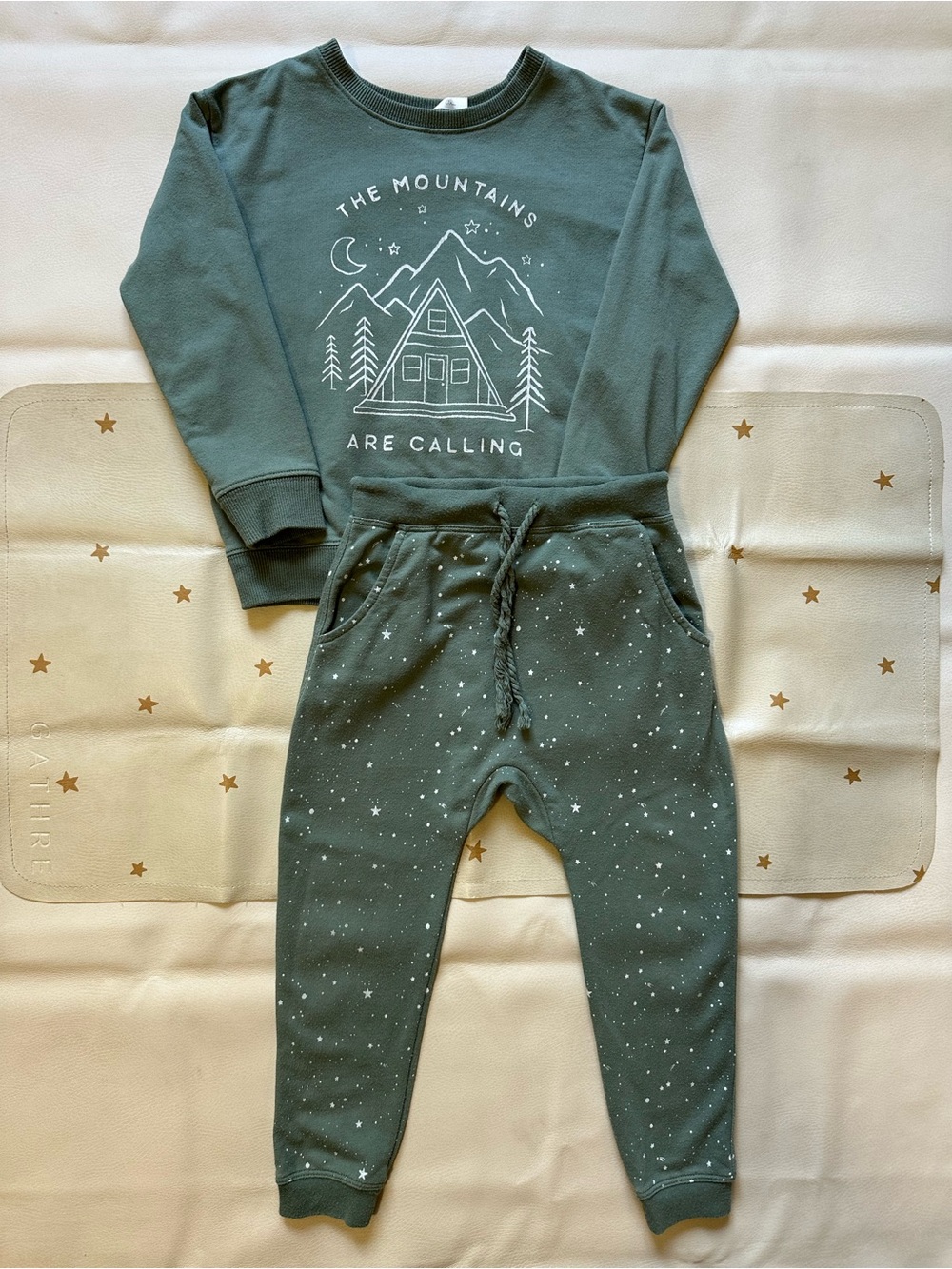 4/5 Rylee + Cru Forest Green Mountain Print Jogger Set